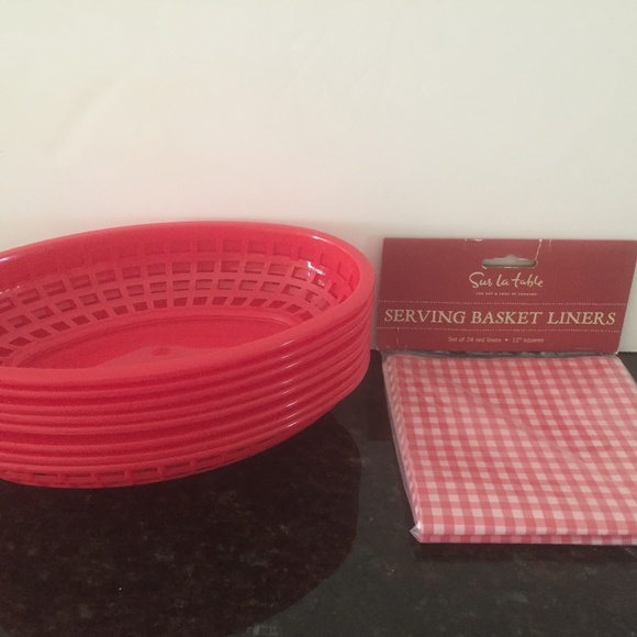 Set of 8 TableCraft Classic Red Oval Food Baskets & 24 Red & White Check Liners - Picture 1 of 1